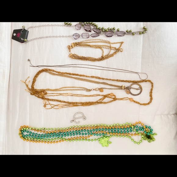 Bundle of long oversized necklace lot - Picture 8 of 8